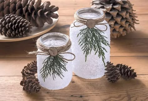 Diy Christmas Candles, Christmas Luminaries, Christmas Candle Holders Diy, Christmas Decor Outdoor, Decoration Ideas Christmas, Outdoor Christmas Decoration Ideas, Frosted Mason Jars, Snow Decorations, Easy Winter Crafts