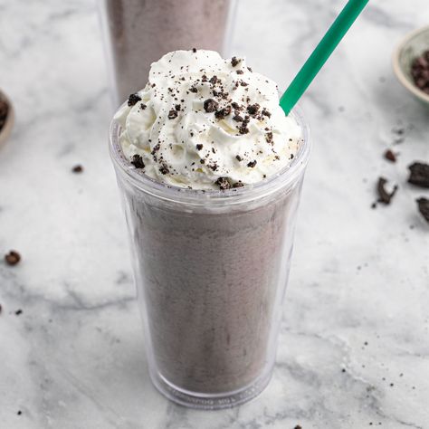 Starbucks Cookies and Cream Frappuccino Starbucks Cookies And Cream Frappuccino Recipe, Cookies And Cream Starbucks, Starbucks Cookies And Cream Frappuccino, Starbucks Cookies And Cream, Cookies And Cream Frappe, Cookies And Cream Frappuccino, Starbucks Oreo Frappuccino, Cookie Recipes Thanksgiving, Cherry Limeade Recipe