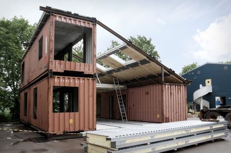 Pourquoi construire en containers Shipping Container Design, Container Buildings, Building A Container Home, Container Architecture, Container House Plans, Casa Container, Shipping Container House, Container Design, Modular Building