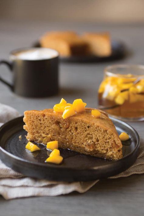 Mango Spice Cake with Mango Compote Squash Cake, Mango Compote, Cake With Mango, Squash Cakes, Mango Cake, Simple Cake, Spice Cake, Vegan Dessert Recipes, Spaghetti Squash