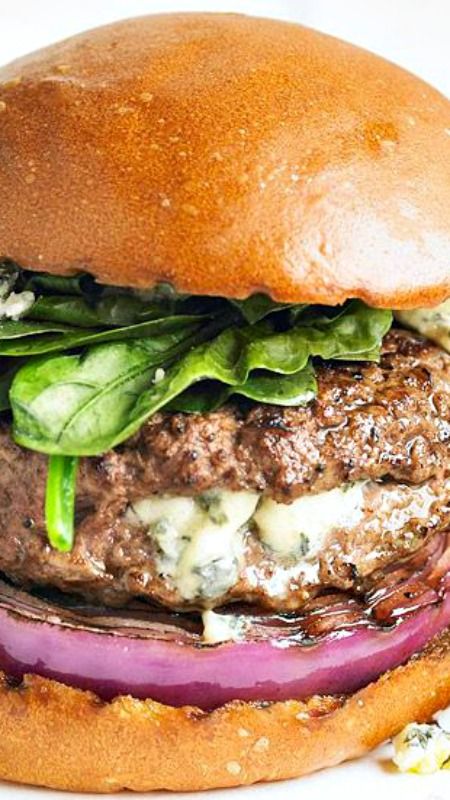 Blue Cheese Stuffed Burger with Red Onion and Spinach Burger Ideas, Dc Comics Bombshells, Stuffed Burger, Blue Cheese Burgers, Cheese Burger, Gourmet Burgers, Hamburger Recipes, Burgers Sandwiches, Cheese Stuffed