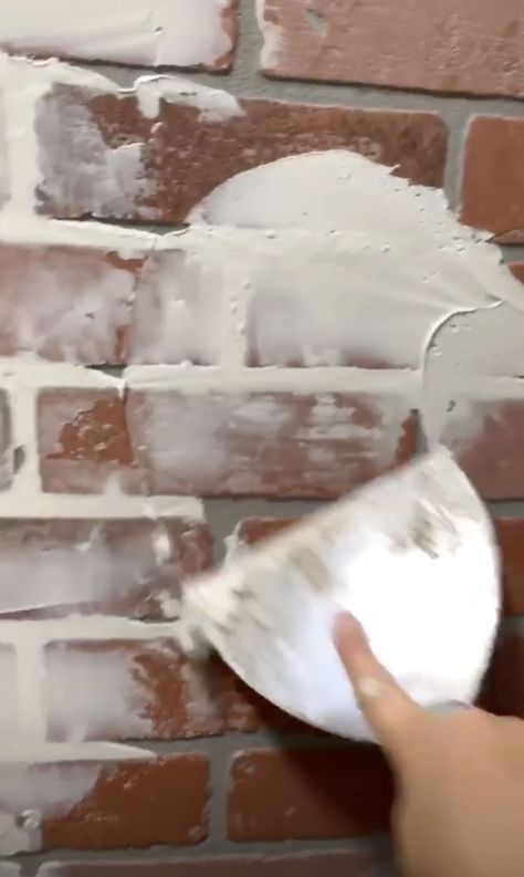 How to create a white-washed brick farmhouse style backsplash Farmhouse Style Backsplash, Whitewash Brick Backsplash, White Washed Brick Wall, Farm Kitchens, White Brick Backsplash, Brick Wall Kitchen, Faux Brick Backsplash, Fake Brick, Brick Farmhouse