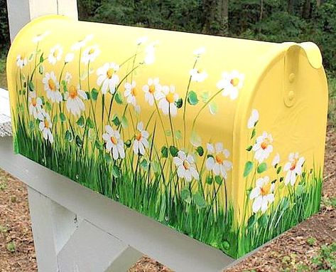 💛 Delightful Daisies Mailbox Painting Ideas, Mailbox Painting, Mailbox Art, Painted Mailbox, Home Mailboxes, Mailbox Makeover, Mailbox Landscaping, Painted Mailboxes, Diy Mailbox