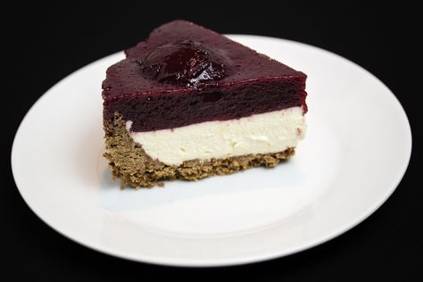 Plum Cheesecake Recipe, Sugar Plum Cheesecake, Plum Cheesecake, Plum Desserts, Plum Dessert, Cotton Cheesecake, Ginger Nut, French Desserts, Food Combining