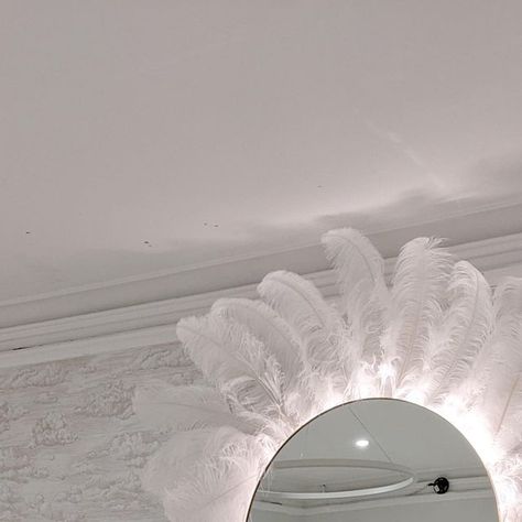 Rowen Homes on Instagram: "Let’s make a dreamy feather mirror✨ Save this post to create your own🤍 we’ve used our Argento Round Mirror with faux feather stems for dramatic effect Follow @rowenhomes for more home inspo☁️" Faux Fur Mirror, Fur Mirror Diy, Feather Mirror, Feather Lamp Bedroom, Round Feather Mirror, Feather Circle, Circle Mirror, Mirror Crafts, Pink Living Room