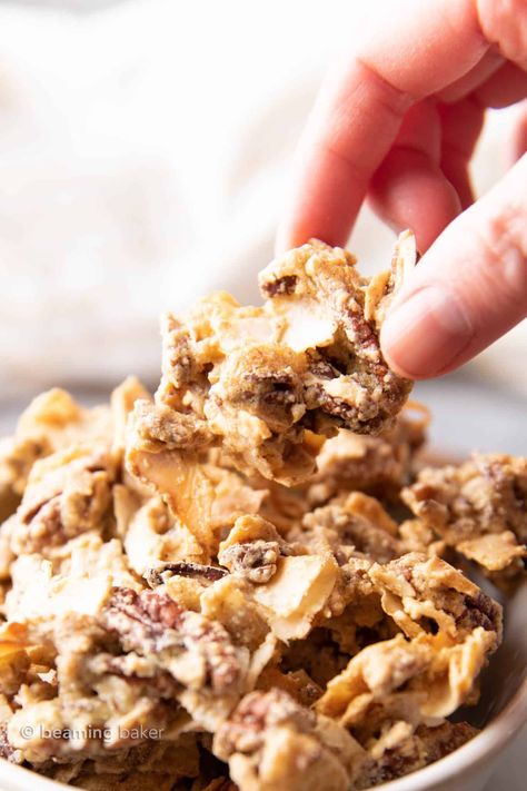 4 Ingredient Best Keto Granola Recipe (Low Carb) - Beaming Baker Keto Granola Recipe, Beaming Baker, Granola Ingredients, Low Carb Granola, Granola Bites, Granola Clusters, Recipe Low Carb, Keto Granola, Meal Prep Snacks