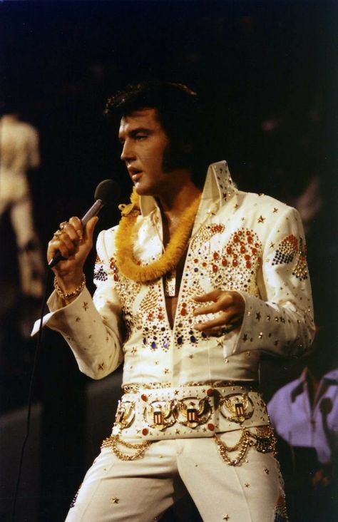 Elvis Presley Hawaii, Elvis Aloha From Hawaii, Elvis Presley Wallpaper, Elvis Wallpaper, Elvis Cd, Aloha From Hawaii, Elvis Presley Memories, Elvis Presley Videos, Elvis Jumpsuits