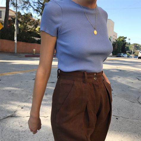 Grunge Look, Brown Pants, Pants Blue, Indie Outfits, Pantalon Large, Mode Inspo, Looks Style, Mode Inspiration, Blue Shirt