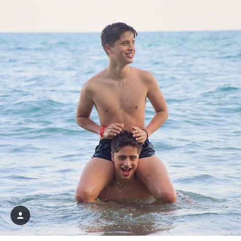 Martinez Twins Emilio, Emilio Martinez, Martinez Twins, Beach Fun, Twins, Wattpad, Photo And Video, Instagram Photo, Instagram Posts