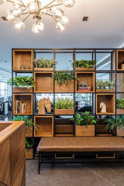 A Contemporary Office That Seamlessly Connects All Spaces | Quirk studio - The Architects Diary Quirk Studio, Industrial Decor Projects, Contemporary Design Style, Industrial Style Decor, Contemporary Office, Room Partition Designs, Partition Design, Room Partition, Design Del Prodotto