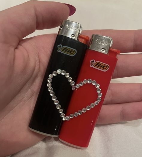 Matching Lighters Couple, Matching Lighters, Decorated Lighters, Lighter Decoration, Diy Decorate Lighter, Personalized Lighters, Lighter Art, Custom Lighters, Handmade Gifts For Boyfriend