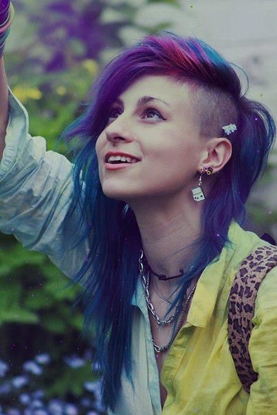 Multi colored hair with a side shave Long Mohawk, Shaved Hairstyles, Half Shaved Hair, Half Shaved, Look Grunge, Multi Colored Hair, Nice Hair, Punk Hair, Emo Hair