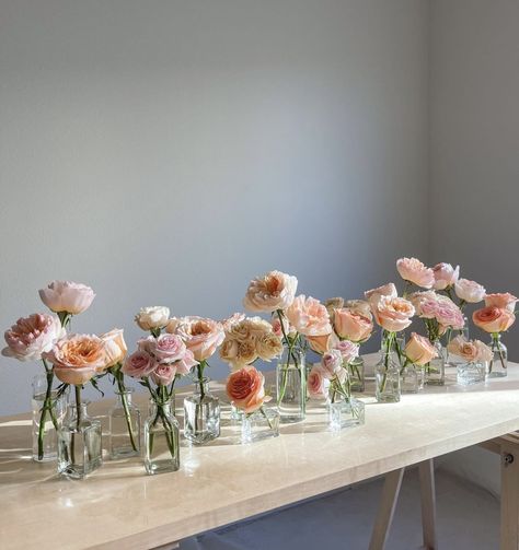 Bud Vases Roses, Roses In Bud Vases, Bud Vase Tablescape, Rose Bud Vase, Bud Vases Wedding, Wedding Table Layouts, Table Layout, Socal Wedding, Green Table