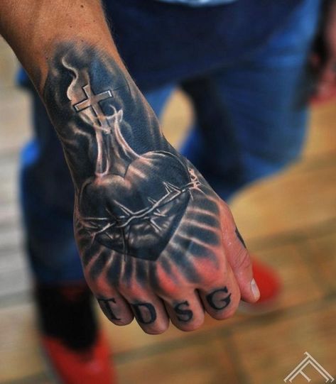 Herren Hand Tattoos, Flame Tattoo, Fake Tattoo Sleeves, Sacred Heart Tattoos, Skull Hand Tattoo, Heart Temporary Tattoos, Tato Henna, Pretty Hand Tattoos, Flame Tattoos