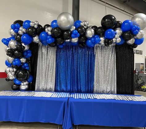 Blue Black And Silver Party Decorations, Curtain Backdrop With Balloons, Curtain Backdrop Ideas, Blue Silver Party, Farewell Decorations, Ceremony Planning, Blue Graduation Party, 16 Party Decorations, Prom Backdrops