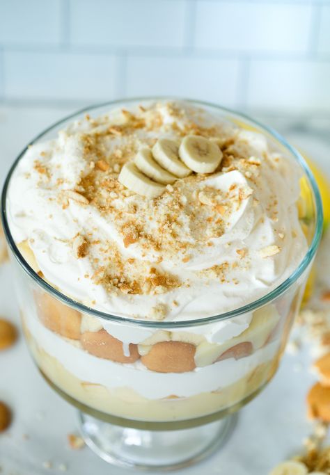 Nilla Wafer Banana Pudding, Banana Trifle, Pudding Trifle, Banana Pudding Trifle, Trifle Bowl Recipes, Homemade Vanilla Pudding, Dessert Truffles, Trifle Pudding, British Desserts