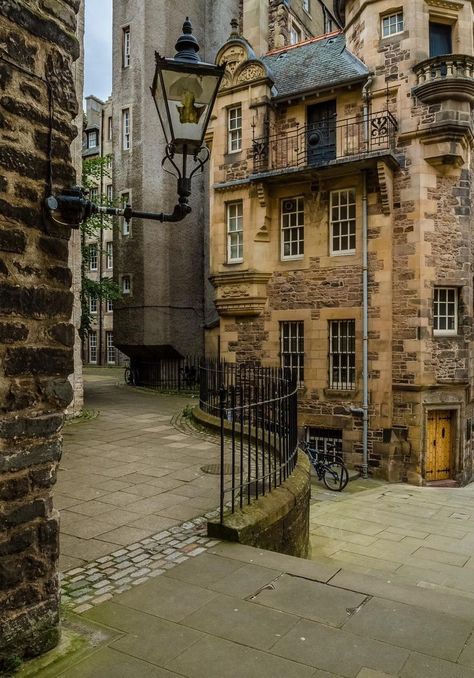 Old City Street, Sir Walter Scott, Building Aesthetic, Robert Burns, Walter Scott, Robert Louis Stevenson, Robert Louis, Architecture Old, Old Buildings