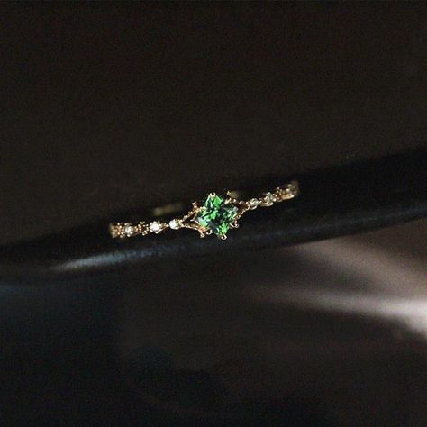 Emerald Jewelry Vintage, Emerald Green Ring Aesthetic, Emerald Gold Ring Vintage, Emerald Ring Aesthetic, Dainty Emerald Ring, Green Ring Aesthetic, Rings With Green Stones, Promise Rings Green, Emerald Green Rings