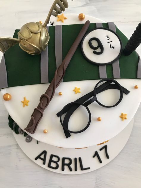 Slytherin Cake Ideas, Slytherin Birthday Cake, Draco Malfoy Birthday, Slytherin Cake, Pastel Harry Potter, Harry Potter Cake Ideas, Gateau Harry Potter, Jasmine Cake, Batman Birthday Cakes