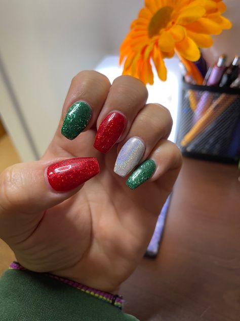 Popular Christmas Nails 2024, Christmas Nails Red Green And White, Green And Red Glitter Nails, December Nails Red And Green, Red Green Silver Nails, Christmas Nails Dipping Powder, Chrome Red And Green Nails, Red And Green Holiday Nails, Red Green And Silver Nails