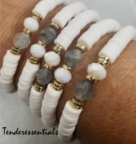 Heishi Jewelry, Making Bracelets With Beads, Beaded Jewelry Bracelets, Diy Beaded Bracelets, Beaded Jewelry Necklaces, Beaded Bracelets Tutorial, Clay Bracelet, Diy Bracelet Designs, Beads Bracelet Design