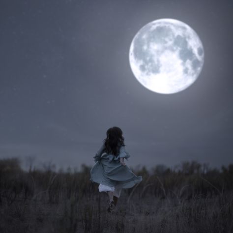 Moon Goddess Photography, Midnight Photoshoot Ideas, Moon Themed Photoshoot, Moon Portrait Photography, Moon Woman Aesthetic, Moon Photoshoot Ideas, Girl Moon Aesthetic, Full Moon Photoshoot, Dark Photoshoot Aesthetic