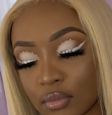 White Eyeliner And Rhinestones, Brown White Makeup, White Makeup Looks Halloween, Birthday Glam Makeup Black Women Pink, White Prom Makeup Looks, White Eyeshadow Black Women, Brown And White Makeup Looks, Brown And White Eyeshadow, White Makeup Black Women