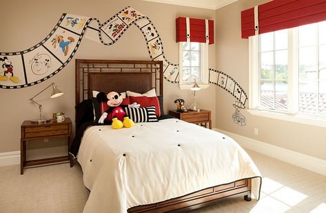 Custom-painted Disney film strip on the bedroom walls - Decoist Disney Kids Rooms, Disney Themed Bedrooms, Mickey Mouse Room, Disney Bedroom, Mickey Mouse Bedroom, Disney Themed Rooms, Deco Disney, Casa Disney, Disney Room Decor