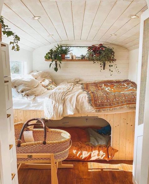 Bus Living, Cosy Interior, Caravan Renovation, Bus House, Van Life Diy, Bus Life, Camper Makeover, Van Home, Van Living