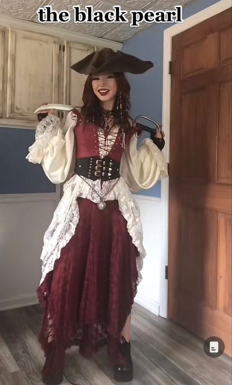 White Pirate Outfit, Pirate Outfit Women, Ren Faire Outfits, Ren Faire Costume, Steampunk Couture, Pirate Outfit, Fair Outfits, Pirate Fashion, Mermaid Halloween