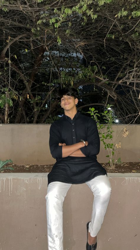 Kurta Photoshoot Men, Boys Kurta Poses, Aesthetic Kurta Poses For Men, Poses For Boys In Kurta, Boys In Kurta, Indian Boys Aesthetic, Dressing Sense For Men, Poses For Boys, Photo Styles