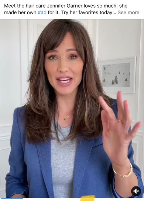 Jen Garner Hair, Jennifer Garner Hair Bangs, Jennifer Garner Bangs, Long Layers And Bangs, Jennifer Garner Hair, Summer Celebrities, Jennifer Gardner, Mom Hair, Side Bangs Hairstyles