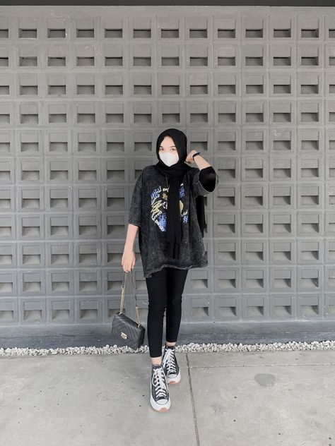 Ootd Hijab Legging, Ootd Sporty Hijab, Ootd Hijab Casual Jeans, Outfit Hijab Ideas, Concert Ootd, Hijab Ideas, Outfit Hijab Casual, Ootd Hijab Casual, Hijab Simple