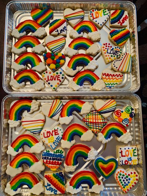 Pride Cookies, Rainbow Baking, Rainbow Desserts, Coming Out Party, Gay Christmas, Rainbow Food, Pride Day, Rainbow Birthday Party, Fancy Cookies