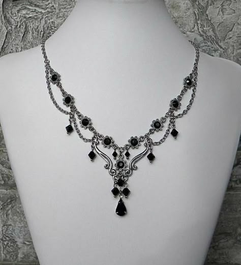 Black Crystal Pendant Necklace, Black And Silver Jewelry Prom, Black Jewel Necklace, Black Silver Necklace, Diy Black Necklace, Black Prom Necklace, Dainty Gothic Jewelry, Black Gem Jewelry, Silver And Black Necklace