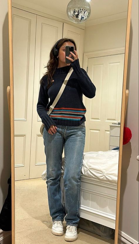 lauren 🤍 #fashion #aesthetic #fit #outfitideas #fallfashion #autumnoutfit #gilmoregirls #bellahadidstyle #scandistyle #copenhagen #ootd #denimoutfits #stripes #vintage #vintagestyle #90s #90sfashion #90soutfit #2023trends #autumn2023 #fall2023 #outfitinspo #downtowngirl #matildadjerf Uni Outfit Ideas, Uni Outfit, Autumn Outfit Inspo, 90’s Outfits, Aesthetic Fit, Simple Casual Outfits, Simple Style Outfits, Casual Outfits For Teens, 1990's Fashion