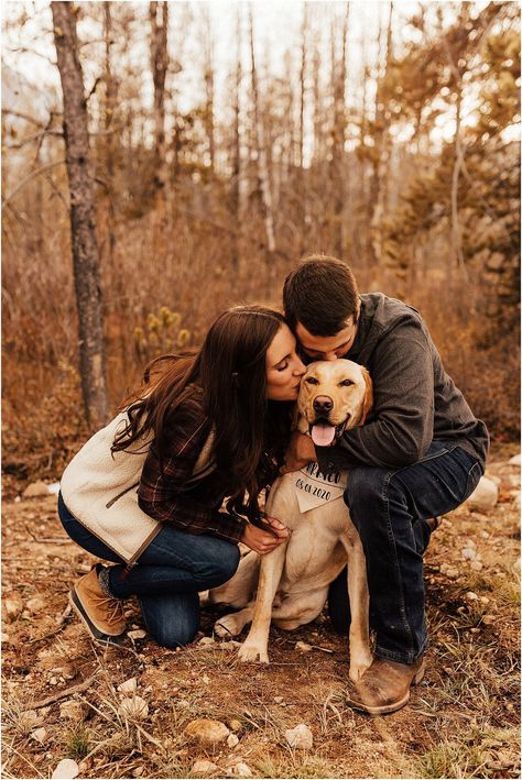 Photoshoot Ideas With Dogs, Couple Photoshoot With Dog, Photoshoot With Dog, Dog Family Pictures, Family Dog Photos, Fall Couple Pictures, Stanley Idaho, Christmas Couple Photos, Fall Engagement Shoots