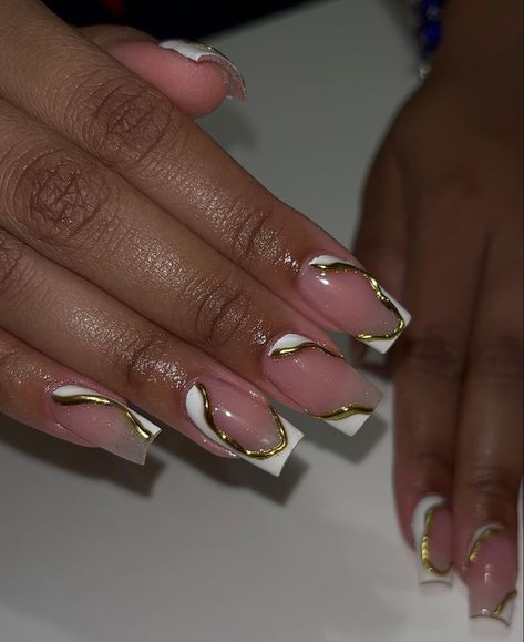 Fall Chrome Nail Colors 2023, Graduation Nail Ideas Short, Short Chrome Nails Designs, Chrome Nails Spring, Nails Black Chrome, Nails French Tip Chrome, Chrome Nails Black, Milky White Chrome Nails, Chrome Nails Purple