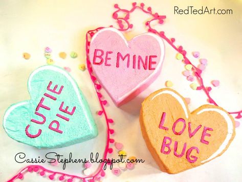 Make some super fun Giant Conversation Hearts DIYs! This is great art project for kids - making your own Giant Conversation Hearts Sculptures for Valentines Heart Craft Ideas, Conversation Hearts Crafts, Heart Art Projects, Valentine Art Projects, Cassie Stephens, Red Ted Art, Heart Diy, Conversation Hearts, Valentines Art