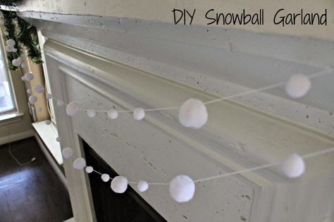 Quick and easy Christmas decoration diy snow globe garland Snowball Garland, Snow Garland, Easy Christmas Decor, Diy Snow Globe, Simple Christmas Decor, Decorating For Christmas, Easy Christmas Decorations, Winter Decorations, Diy Christmas Decorations Easy