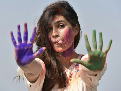 Kriti Holi Photoshoot Ideas, Holi Photoshoot, Girly Facts, Holi Photo, Best Wallpapers, Girly Attitude Quotes, Funny School Jokes, Funny Girl Quotes, Kriti Sanon