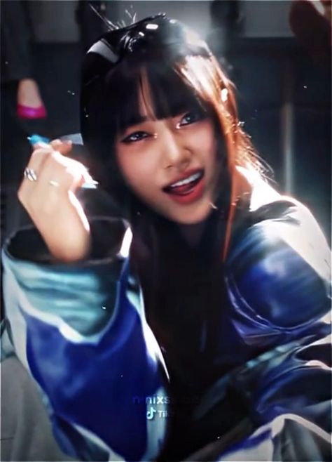 cr. ninixss.ae on tiktok [ #sooin #meovv #sooinedit #edit #sooinmeovv ] MEOVV - 'MEOW' OUT NOW Cute Kpop Wallpapers Aesthetic, Kpop Edits Aesthetic, Do I Love Her, Edited Videos, Edits Videos, Korean Pop Stars, Flexibility Dance, Cute Quick Hairstyles, Learn Photo Editing