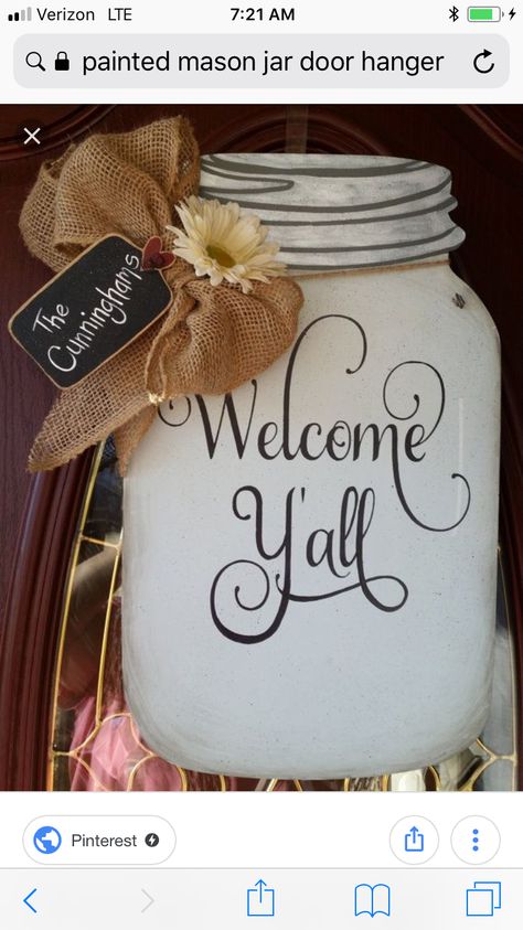 Mason Jar Door Hanger, Mason Jar Sign, Personalized Mason Jars, Burlap Door Hangers, Mason Jar Projects, Diy Jar Crafts, Mason Jar Crafts Diy, Wooden Door Hangers, Jar Diy