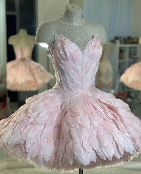 Ballerina Outfit Ideas, Ballerina Dresses, Duct Tape Dress, Flower Dress Art, Dream Prom Dress, Ballerina Outfit, Pink Costume, Met Gala Dresses, Gala Dresses