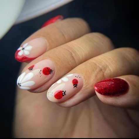 #summernails #cutesummernails Ladybug Nails, Summery Nails, Work Nails, Cute Gel Nails, Summer Acrylic Nails, Floral Nails, Chic Nails, Fancy Nails, Cute Acrylic Nails