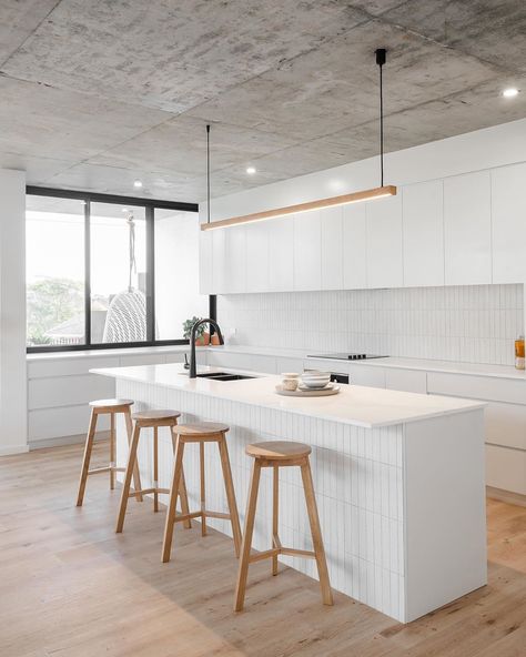 Futureflip on Instagram: “Exposed concrete ceilings as seen at Unit 1, Alice St 😎 By keeping the concrete exposed we were able to reduce the total embodied energy of…” Modern White Kitchen Cabinets, White Kitchen Island, All White Kitchen, Exposed Concrete, 아파트 인테리�어, White Modern Kitchen, Kitchen Room Design, Kitchen Inspiration Design, Design Del Prodotto