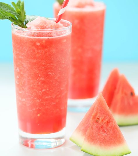 How about some easy watermelon lemon slush that only has four ingredients and it is done in a mere of 5 minutes? A tastier better slush version than store bought. Lemon Slush, Watermelon Slushie, Lemonade Slushies, Slush Recipes, Watermelon And Lemon, Watermelon Lemonade, Fresh Watermelon, Watermelon Recipes, Pineapple Coconut