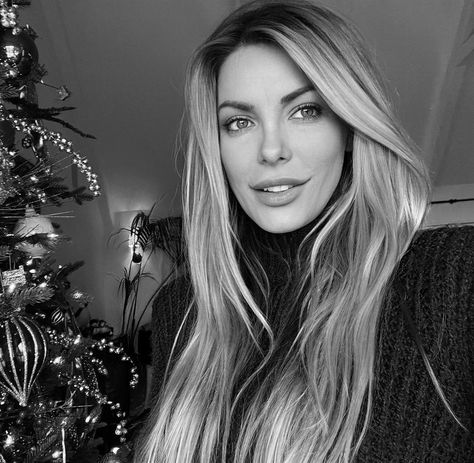 Crystal Hefner Says She's 'Removed Everything Fake' from Her Body, Purged Her Social Media Crystal Hefner, Social Media People, Breast Implant Illness, Highlighting Contouring, Eye Roller, Hugh Hefner, Neck And Shoulder Pain, Falls Church, Fake People