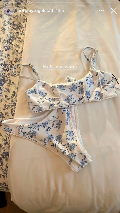 Pretty Summer Bikinis, Summer Bikinis Italy, Costal Granddaughter Bathing Suits, Mama Mia Bathing Suit, Swimsuit Inspo Aesthetic, Beachy Aesthetic Swimsuit, Dainty Swimwear, Greece Inspired Bikinis, European Bathing Suits