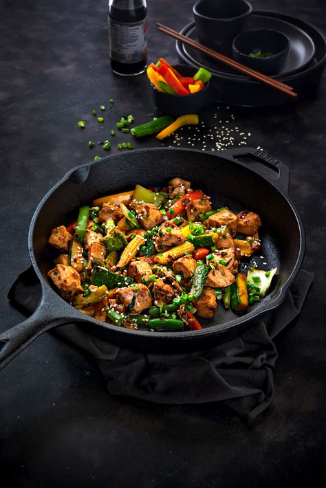 Chilli Chicken Stir Fry, Flavoured Rice, Chicken Stir Fry Recipe, Spicy Chilli, Stir Fry Recipes Chicken, Chicken Veggies, Dairy Free Dinner, Stir Fry Recipe, Chilli Chicken